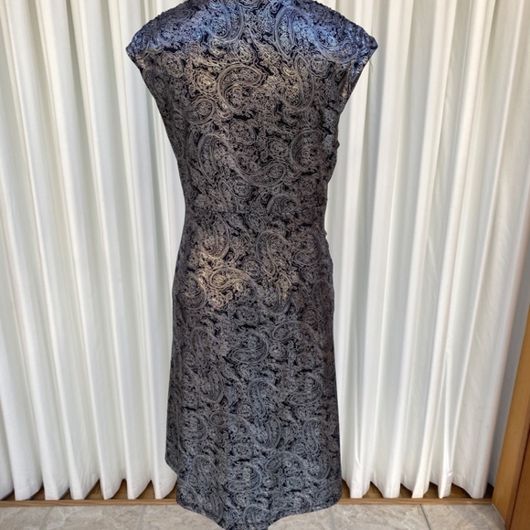 V Neck Fit & Flare Cap Sleeveless Dress - Picture 5 of 9